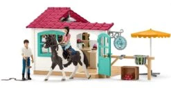 Schleich 42592 Ruitercafe HorseClub 10 Schleich 42592 Ruitercafe HorseClub -Speelgoed Winkel schleich 42519 ruiters cafe 1
