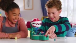 Epoch Super Mario Animal Plant Escape – Kinderspel -Speelgoed Winkel super mario piranhha plant escape bordspel 5